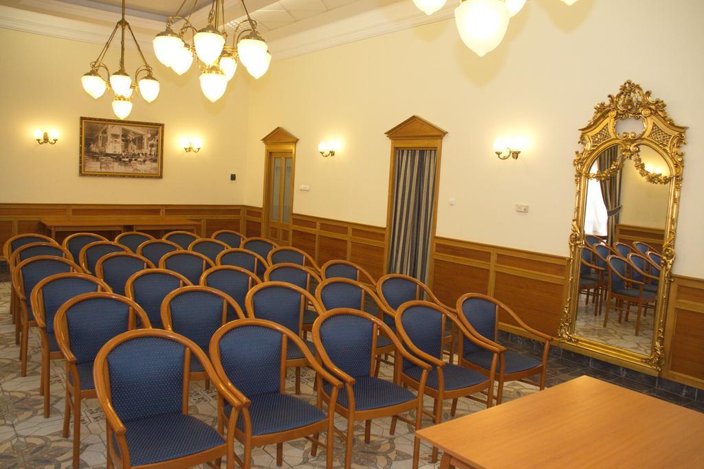 Hotel Pannonia Miskolc Buitenkant foto
