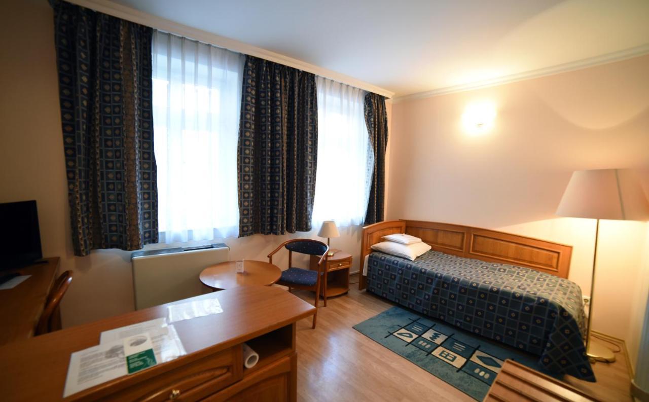 Hotel Pannonia Miskolc Buitenkant foto