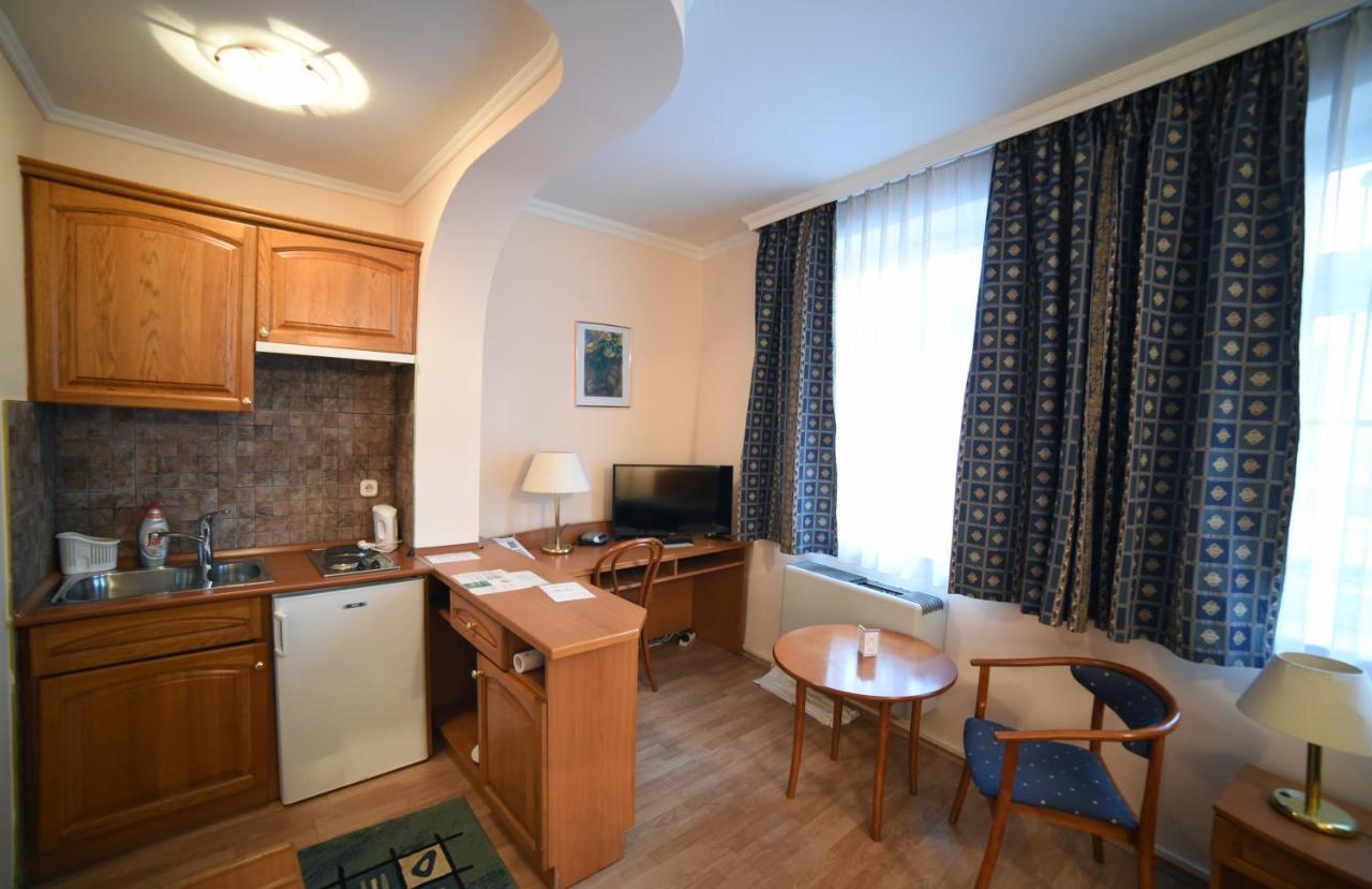 Hotel Pannonia Miskolc Buitenkant foto