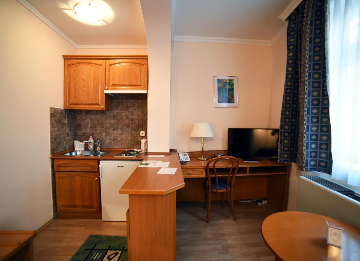 Hotel Pannonia Miskolc Buitenkant foto