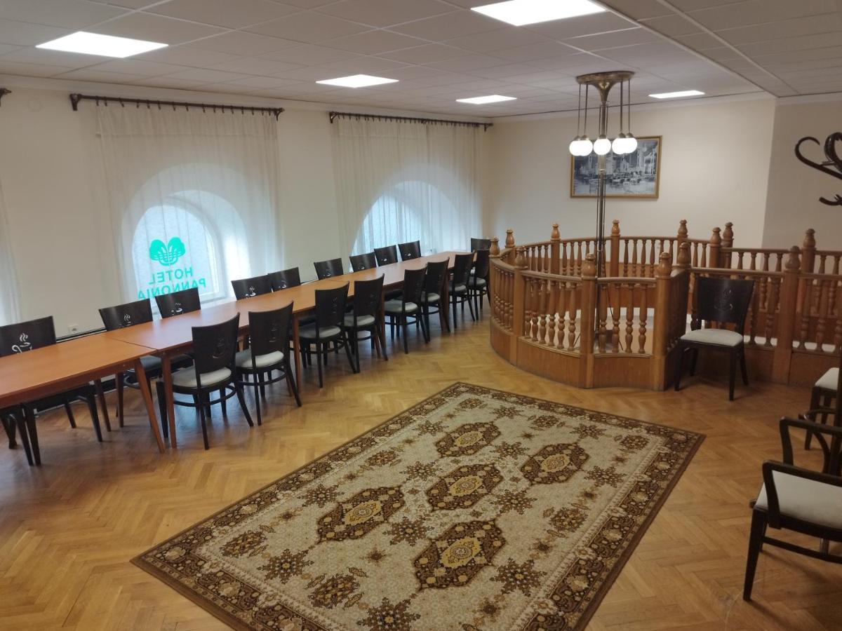 Hotel Pannonia Miskolc Buitenkant foto