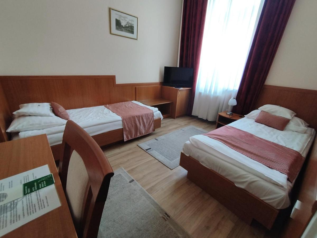 Hotel Pannonia Miskolc Buitenkant foto