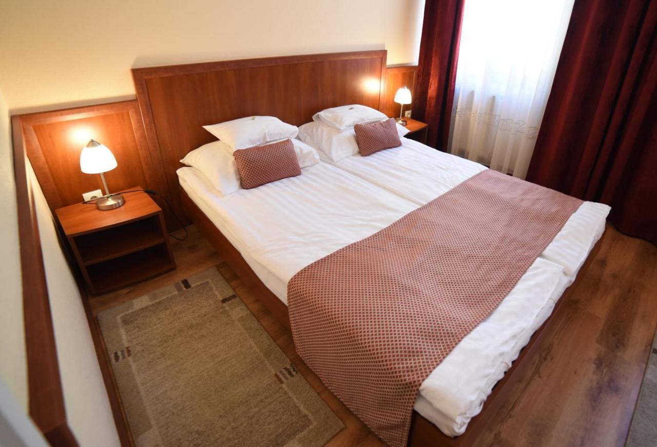 Hotel Pannonia Miskolc Buitenkant foto