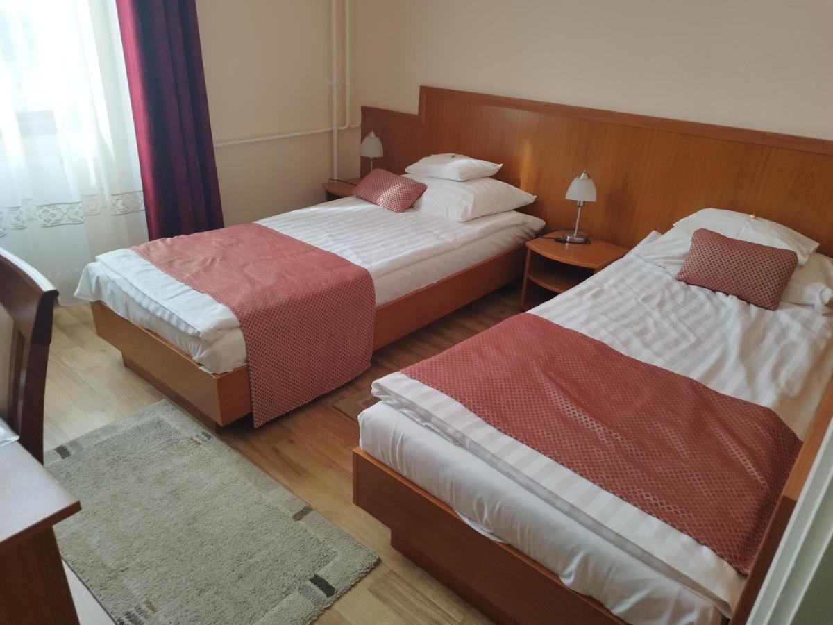Hotel Pannonia Miskolc Buitenkant foto