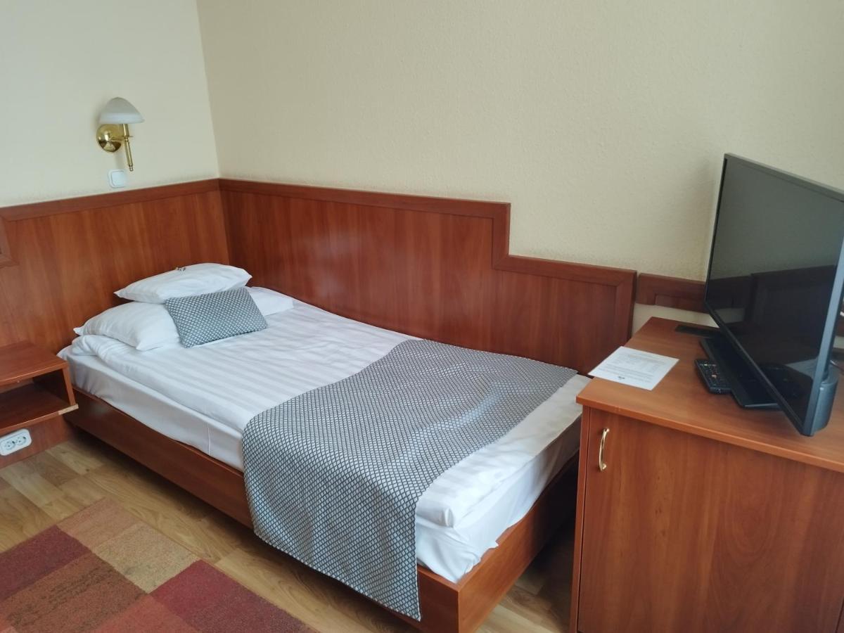 Hotel Pannonia Miskolc Buitenkant foto