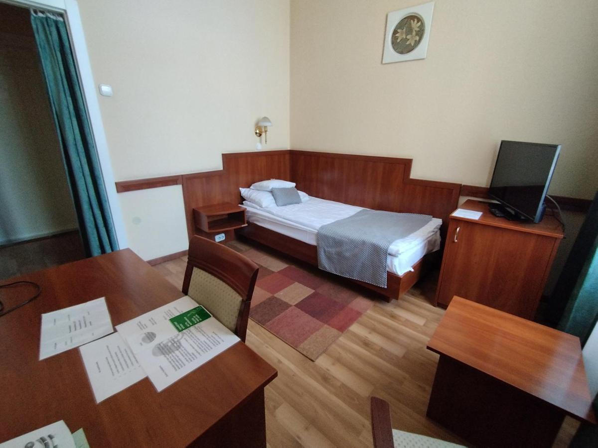 Hotel Pannonia Miskolc Buitenkant foto