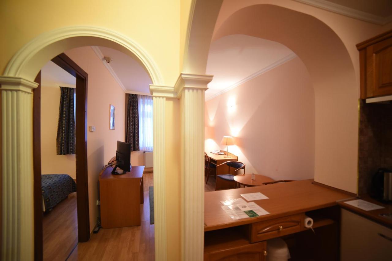 Hotel Pannonia Miskolc Buitenkant foto