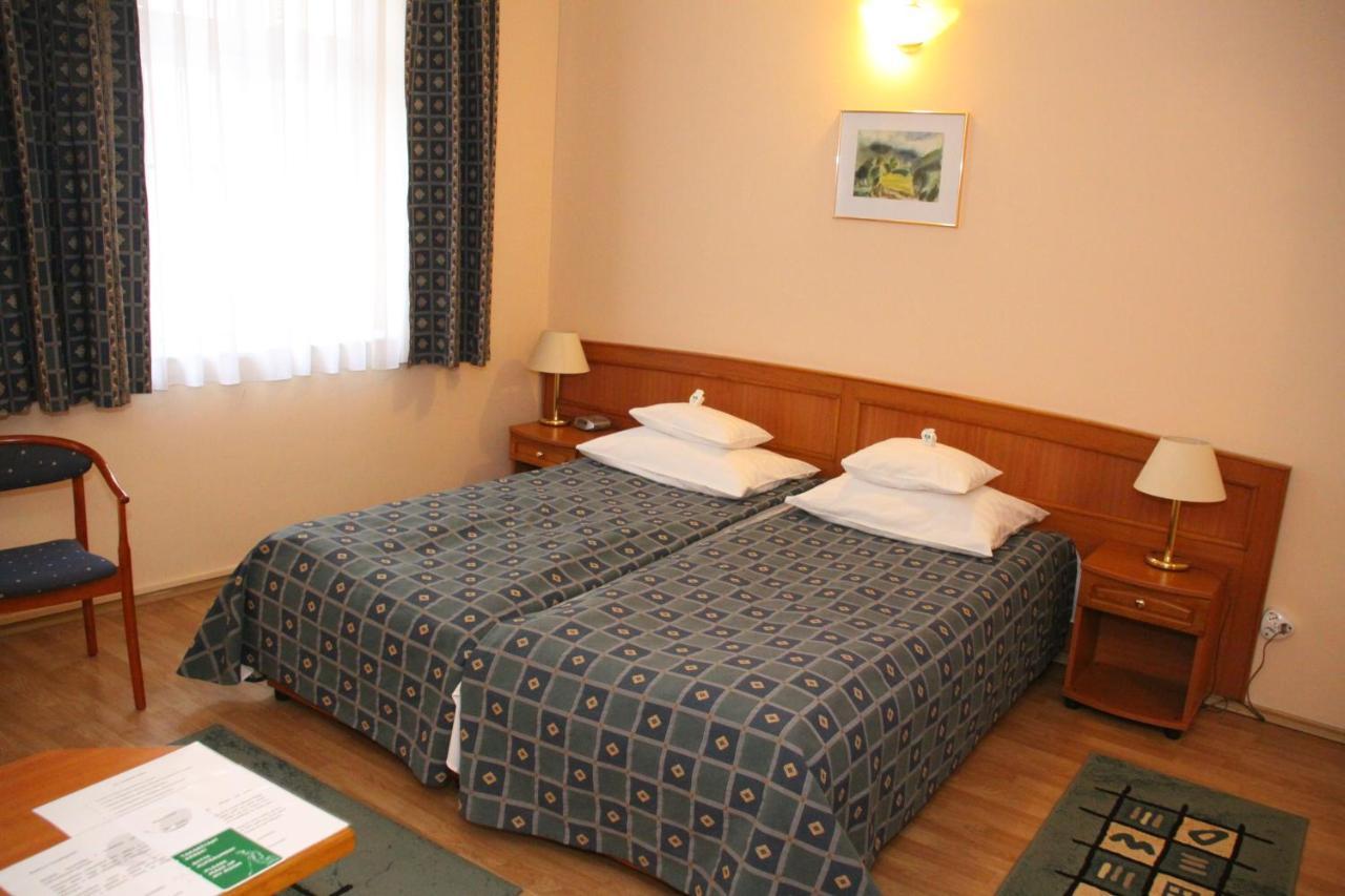Hotel Pannonia Miskolc Buitenkant foto