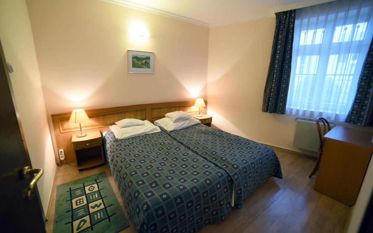 Hotel Pannonia Miskolc Buitenkant foto