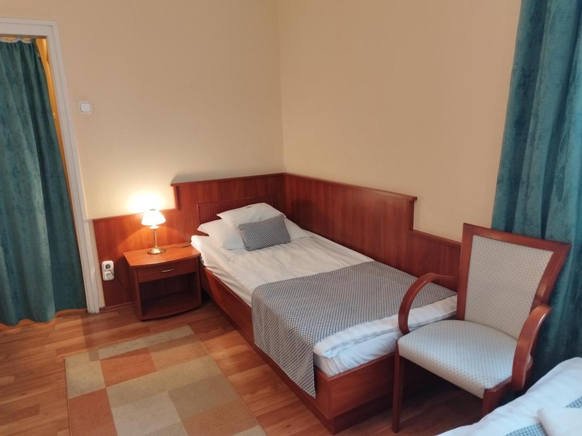 Hotel Pannonia Miskolc Buitenkant foto