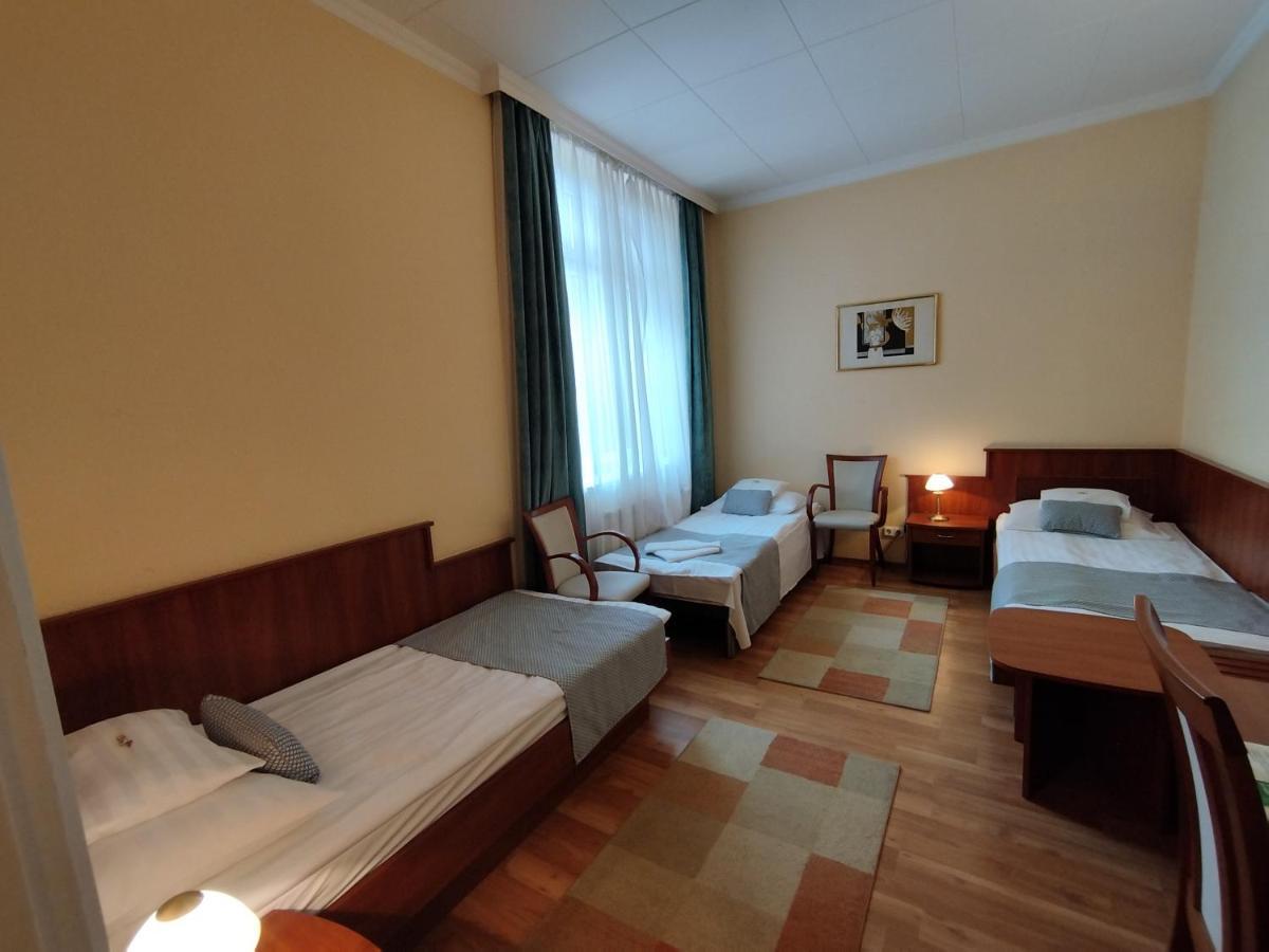 Hotel Pannonia Miskolc Buitenkant foto