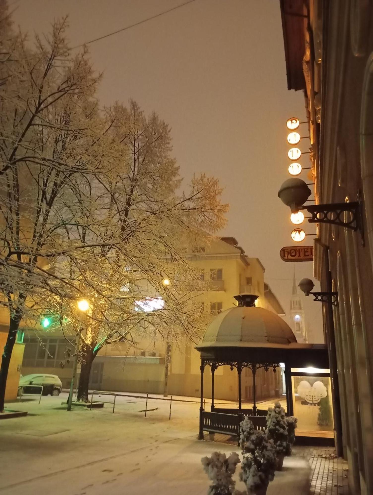 Hotel Pannonia Miskolc Buitenkant foto