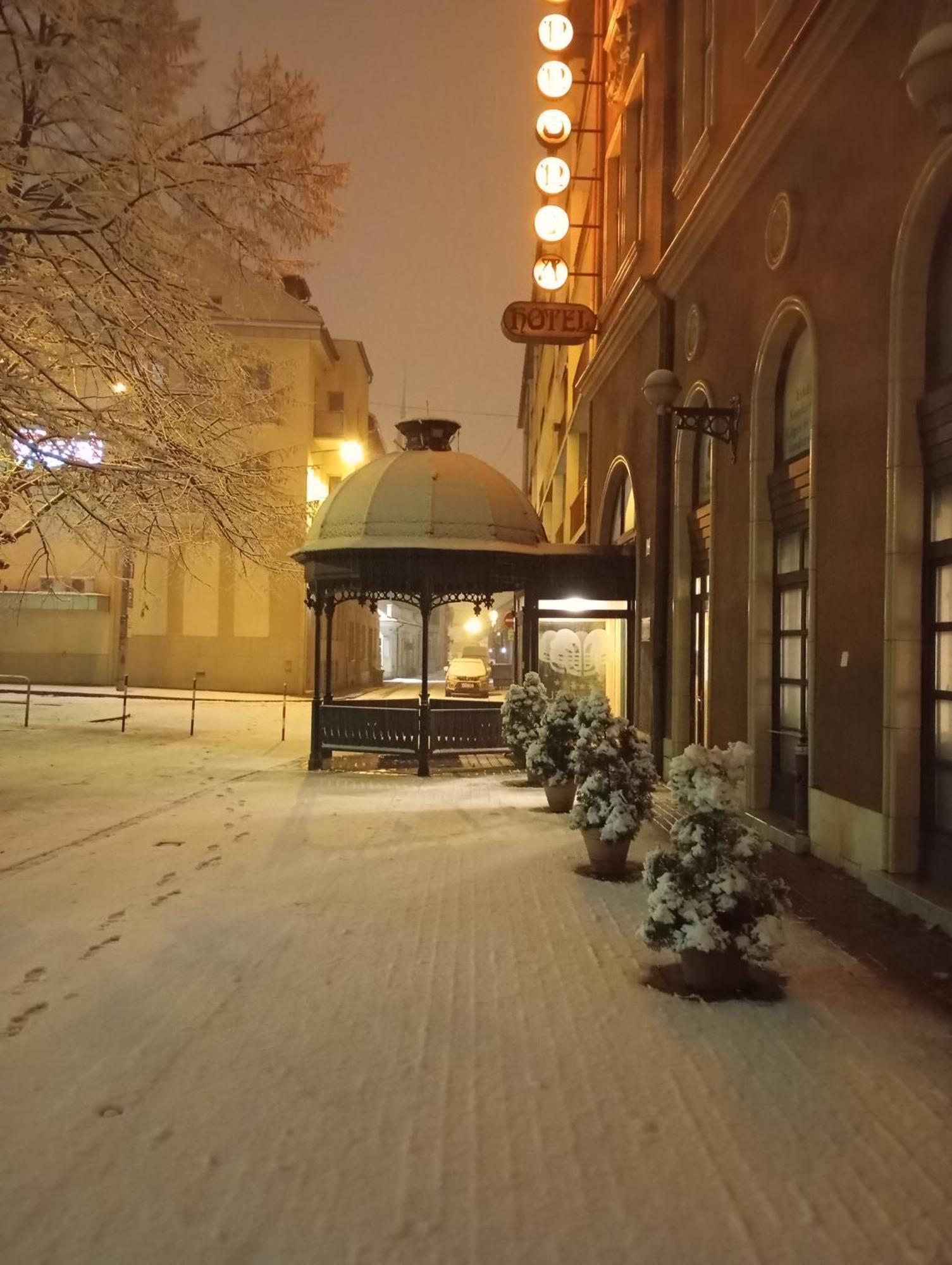 Hotel Pannonia Miskolc Buitenkant foto
