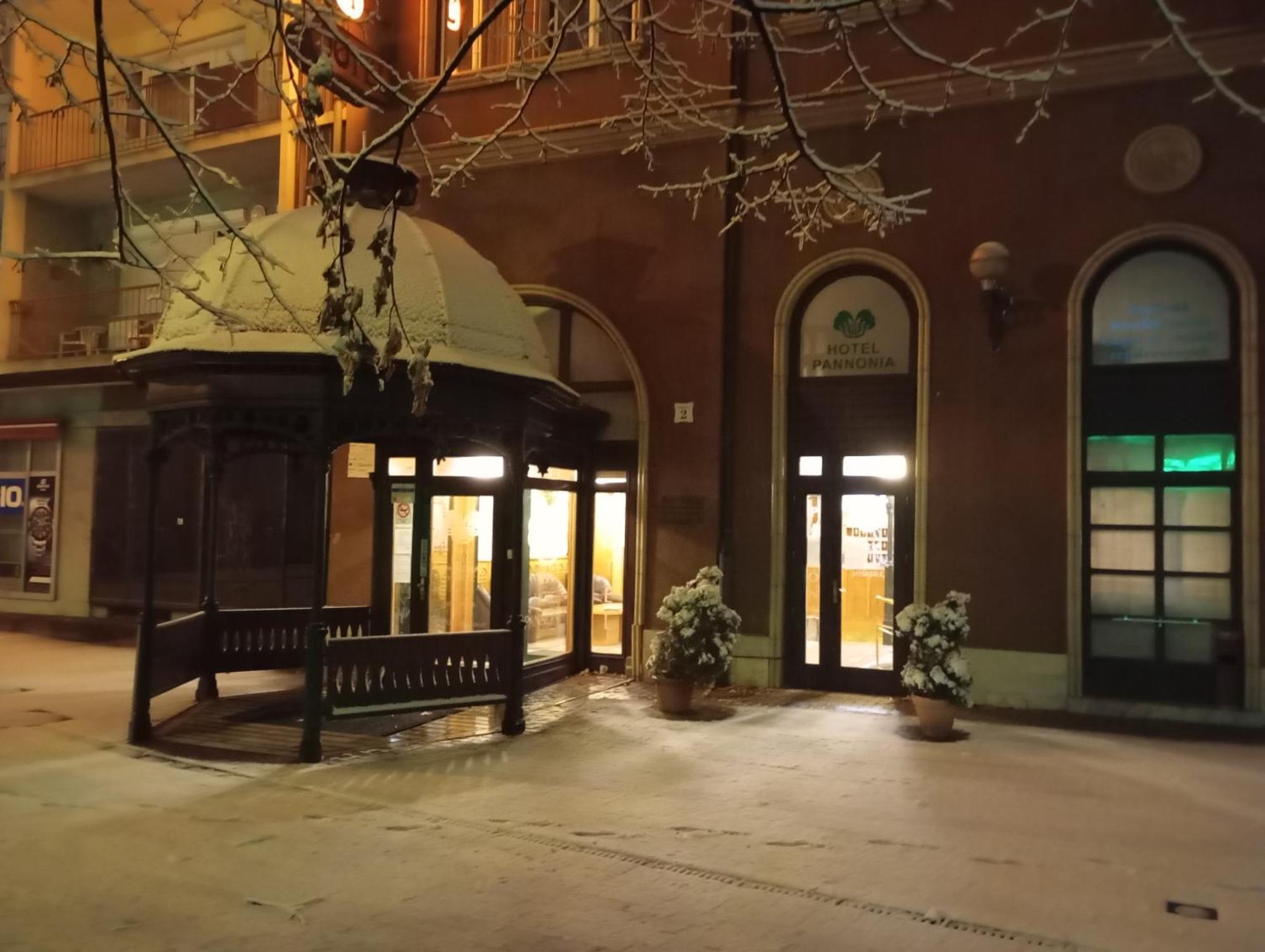 Hotel Pannonia Miskolc Buitenkant foto